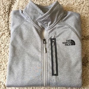 Men’s like new gray 1/4 zip North Face